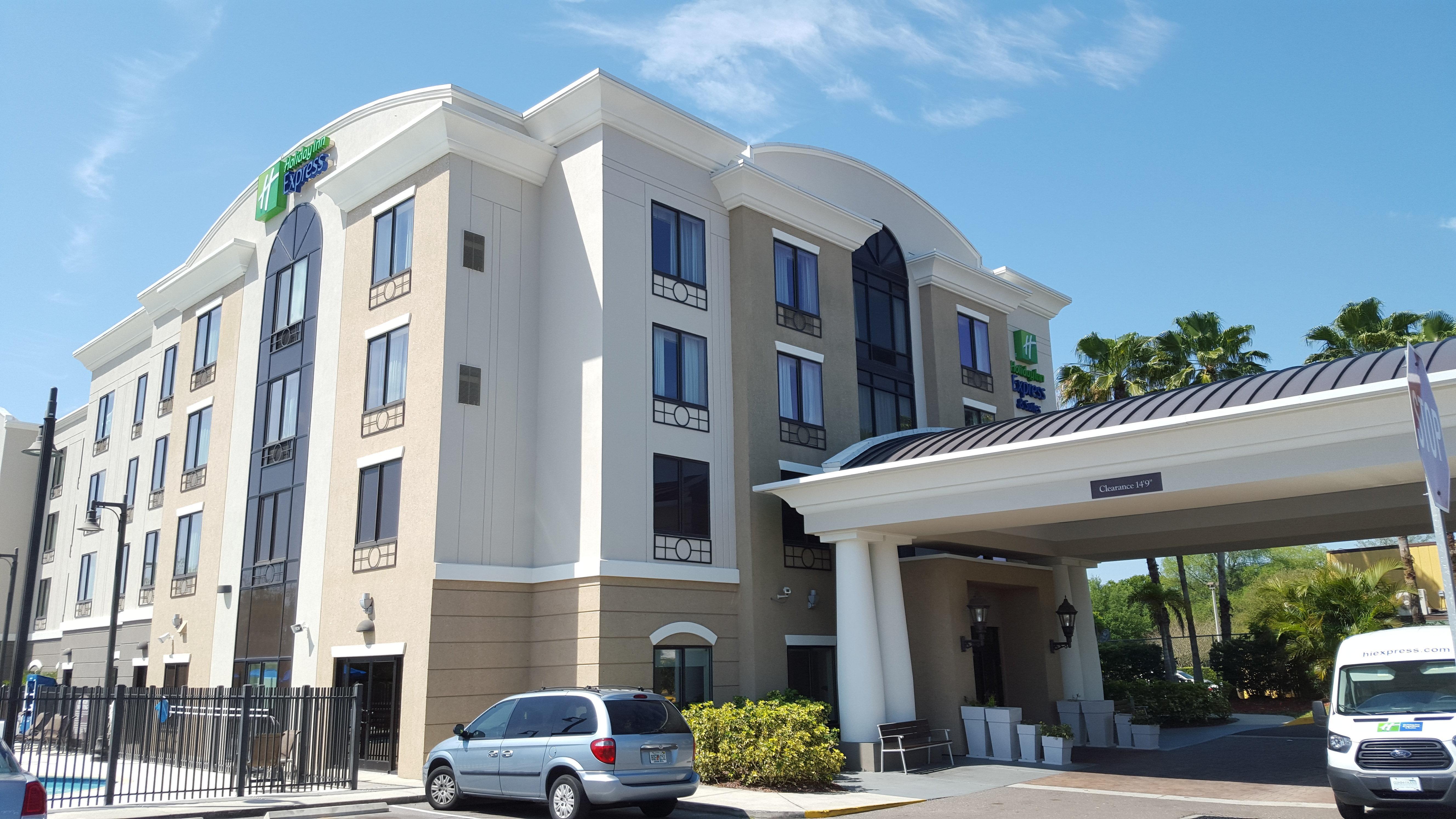 Holiday Inn Express Hotel & Suites Tampa-Usf-Busch Gardens, An Ihg Hotel Exterior photo