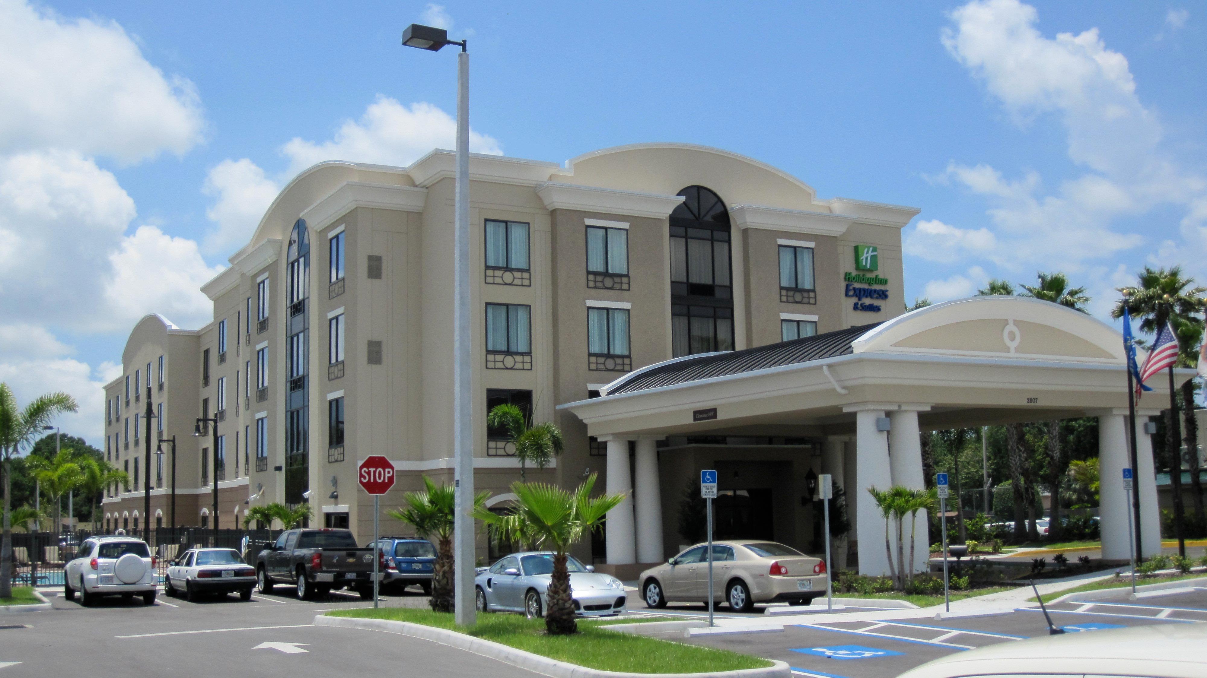 Holiday Inn Express Hotel & Suites Tampa-Usf-Busch Gardens, An Ihg Hotel Exterior photo