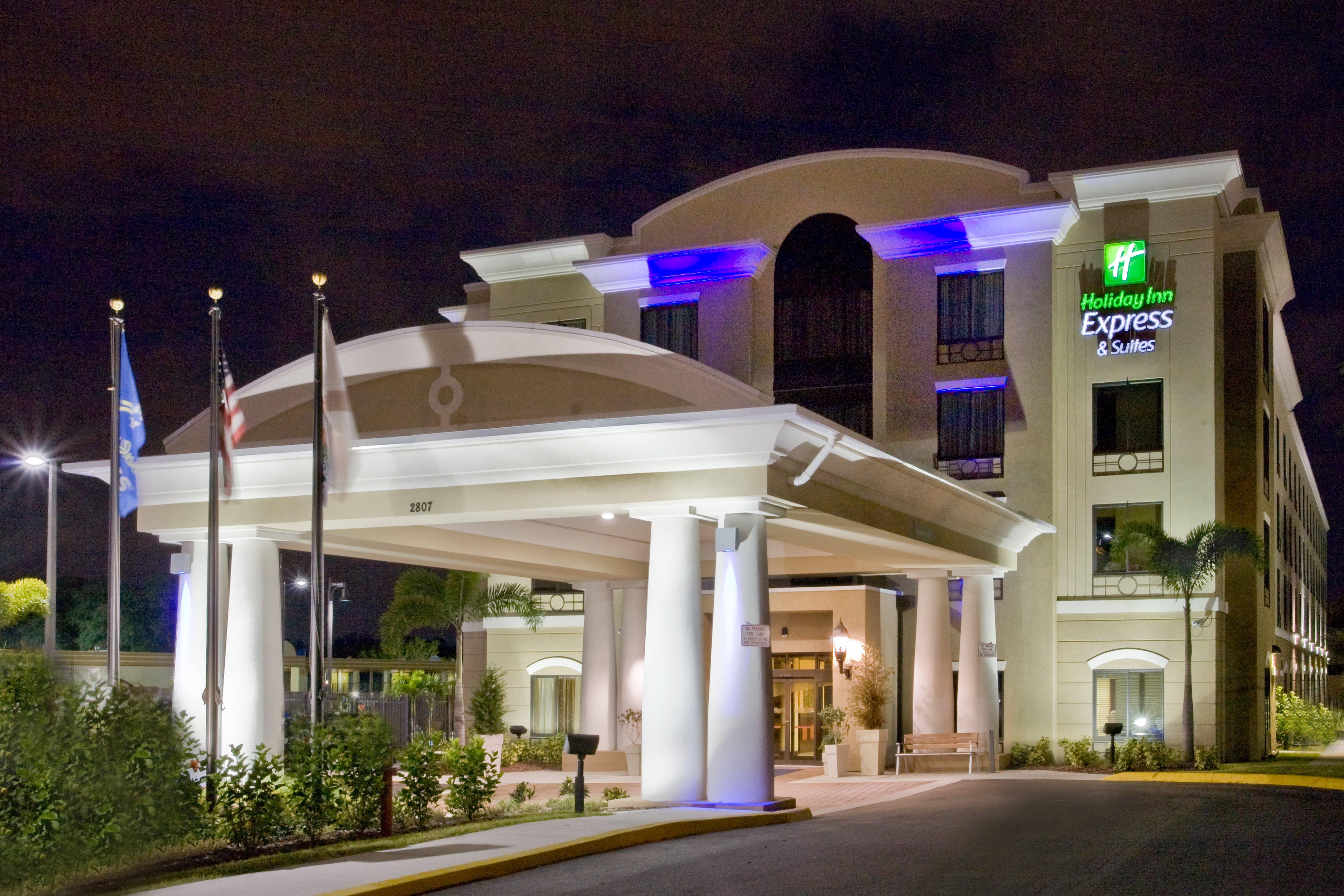 Holiday Inn Express Hotel & Suites Tampa-Usf-Busch Gardens, An Ihg Hotel Exterior photo