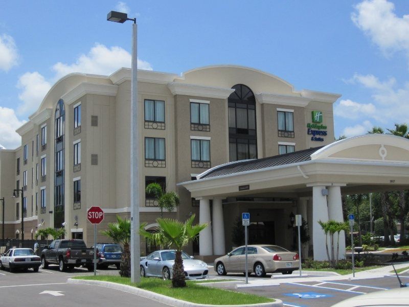 Holiday Inn Express Hotel & Suites Tampa-Usf-Busch Gardens, An Ihg Hotel Exterior photo