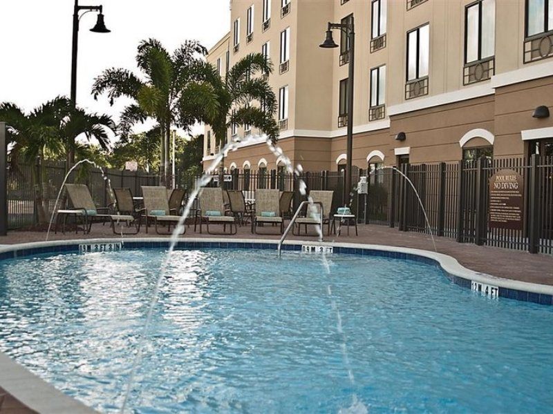 Holiday Inn Express Hotel & Suites Tampa-Usf-Busch Gardens, An Ihg Hotel Exterior photo