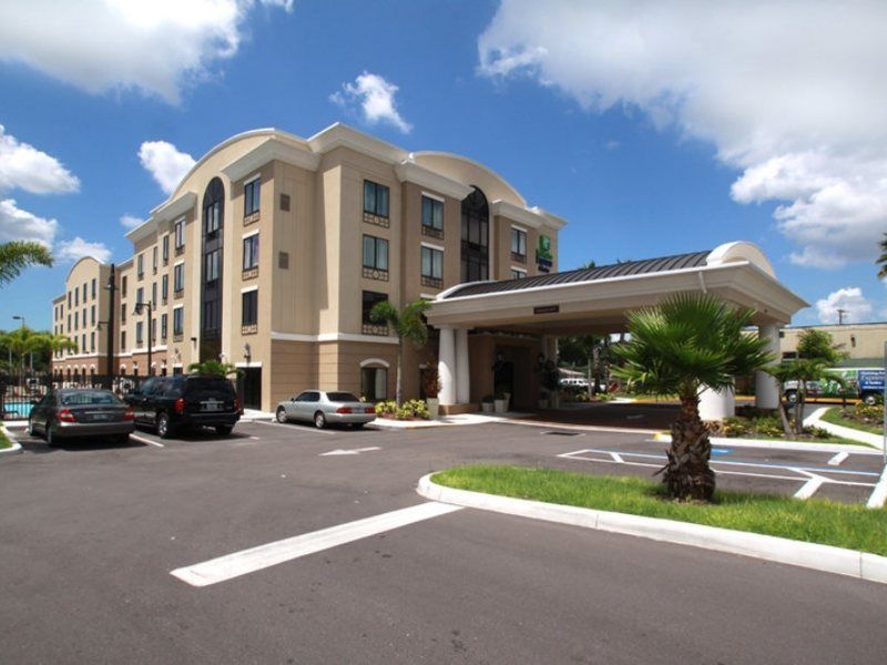 Holiday Inn Express Hotel & Suites Tampa-Usf-Busch Gardens, An Ihg Hotel Exterior photo